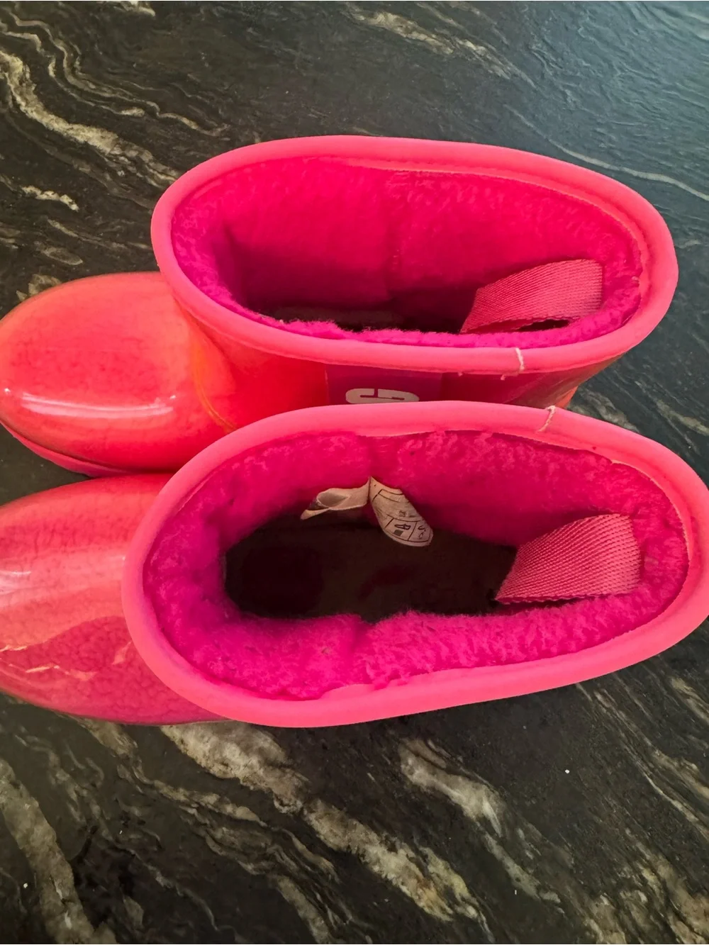 UGG vibrant pink
